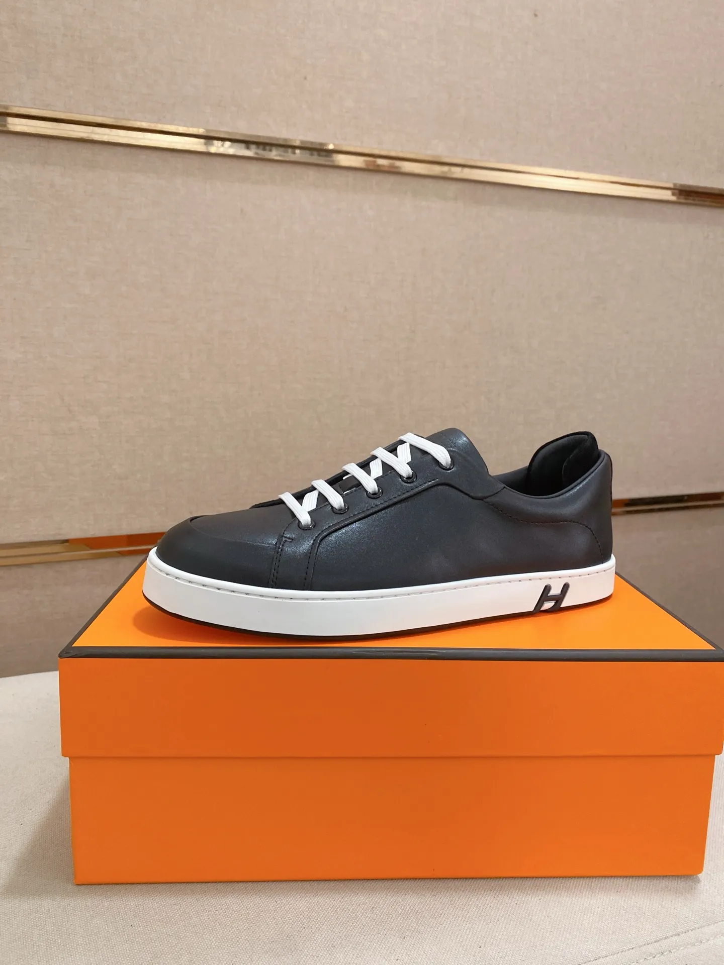 Men's clothing and shoes💰: 442💰《HERMES》【Classic original single version】Hermès; top 🔝purchase agent🔍🔍men's latest 🇺🇸 counter sales simultaneously, imported from Italy original ▲▲cowhide ▲▲ (high-end, nobility, class) ) Exquisite workmanship (Italian 🇮🇹 imported water-dyed 🐂 cowhide lining) sole: original sole provided by the original factory, ⚠️exclusive double-layer activity·TPR·rubber·combined molded outsole; super comfortable·wear-resistant·non-slip·environmental protection The real thing is more beautiful if you take the real thing (high quality, follow the order). You can enter and exit the counter at will * Number of yards: 38-44 (45 can be customized and cannot be returned or exchanged)